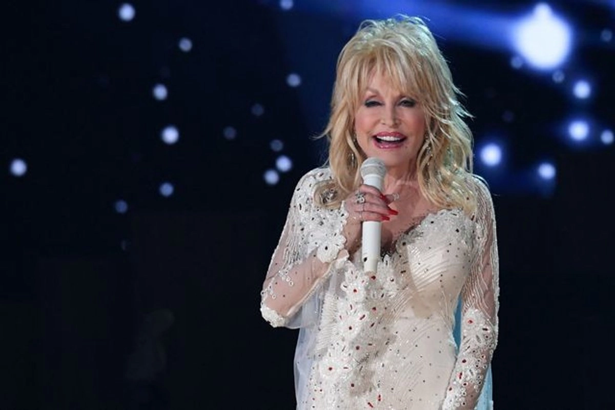 "No estoy muerta aún" lanzó Dolly Parton, la leyenda del country estadounidense, en un
mensaje para despejar rumores sobre su estado de salud. Foto