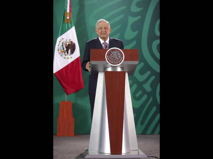 La secretaria de Gobernación, Olga Sánchez Cordero, acompaña al presidente López Obrador en la conferencia de esta mañana realizada desde Morelia. Foto Presidencia