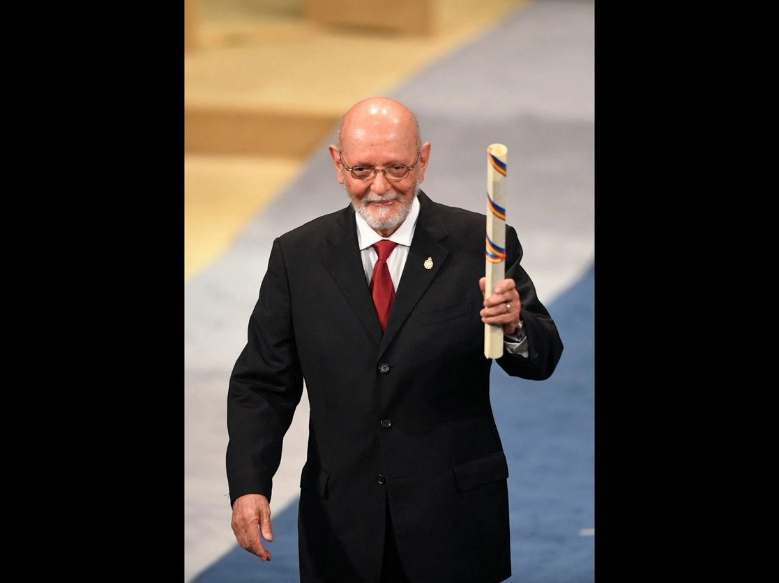 El arqueólogo y antropólogo mexicano recibió ayer en Madrid el Premio Princesa de Asturias en Ciencias Sociales, donde rindió homenaje a la tradición universitaria en México, que lo ha llevado a convertirse en la figura que es hoy. Foto Afp