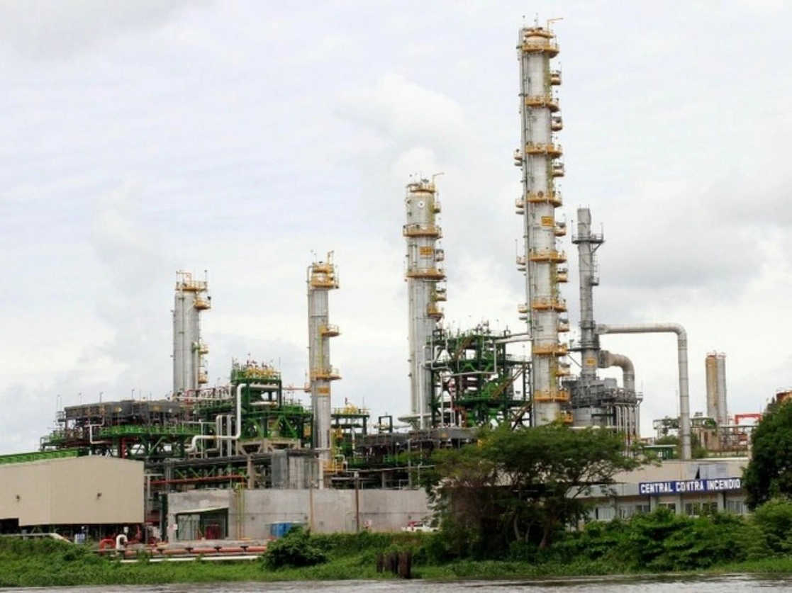 Aspecto externo de la refinería de Minatitlá. Foto 'La Jornada Veracruz' / Archivo