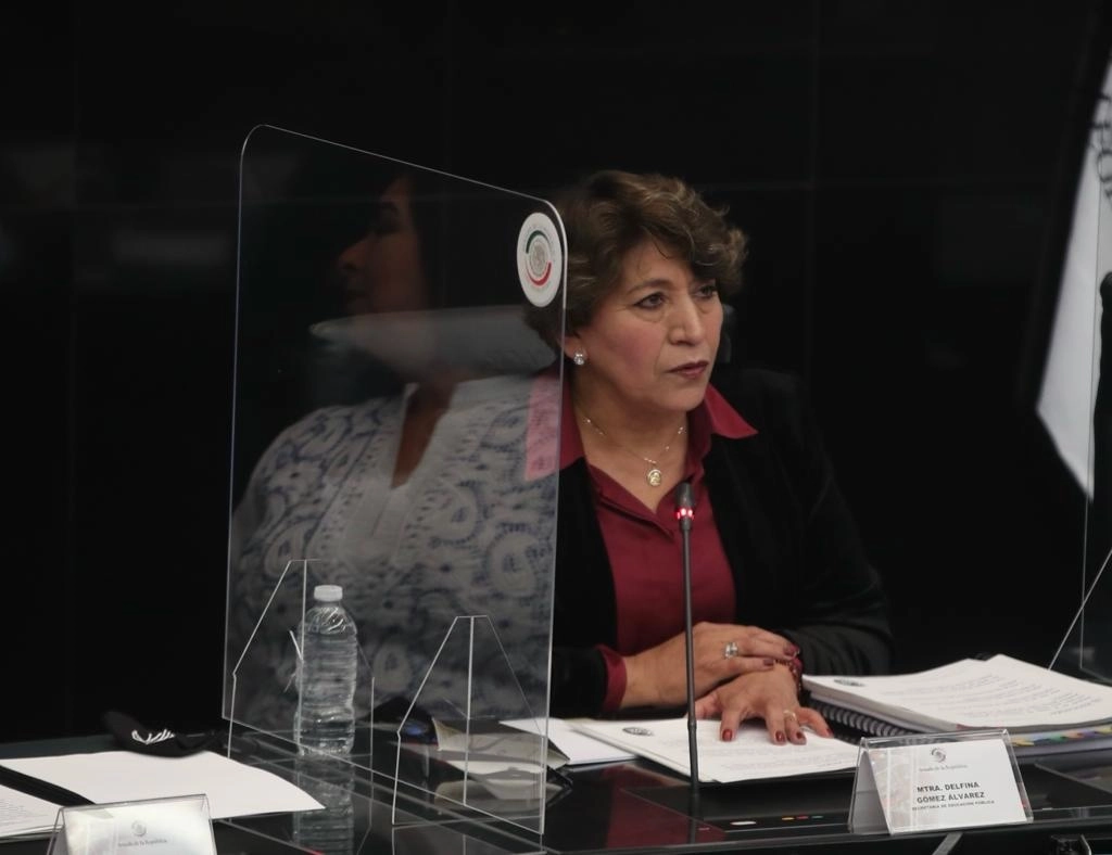 La secretaria de Educación Pública, Delfina Gómez, durante su comparecencia ante la Comisión de Educación del Senado de la República, el 16 de noviembre de 2'21. Foto José Antonio López