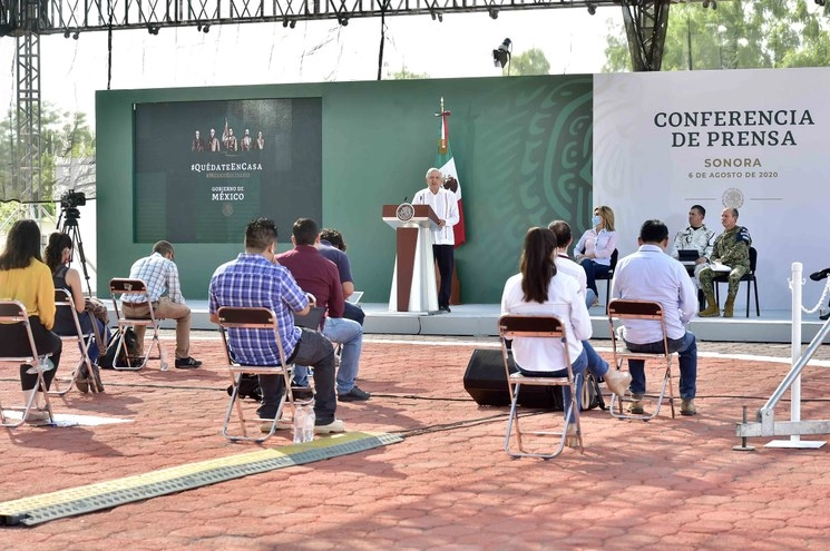 Durante la conferencia de prensa de esta mañana del presidente López Obrador realizada desde Cajeme, Sonora. Foto Presidencia
