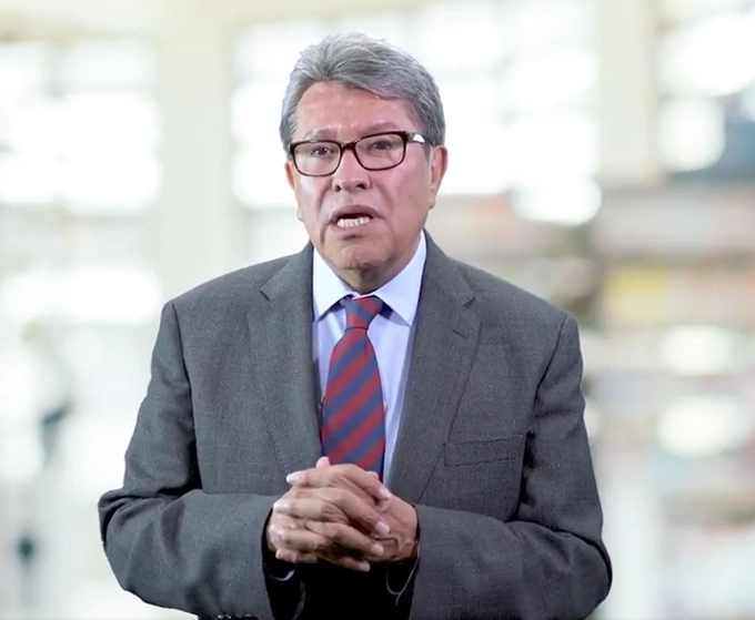 El coordinador de los senadores de Morena, Ricardo Monreal durante su mensaje. Imagen tomada del video publicado en sus redes sociales