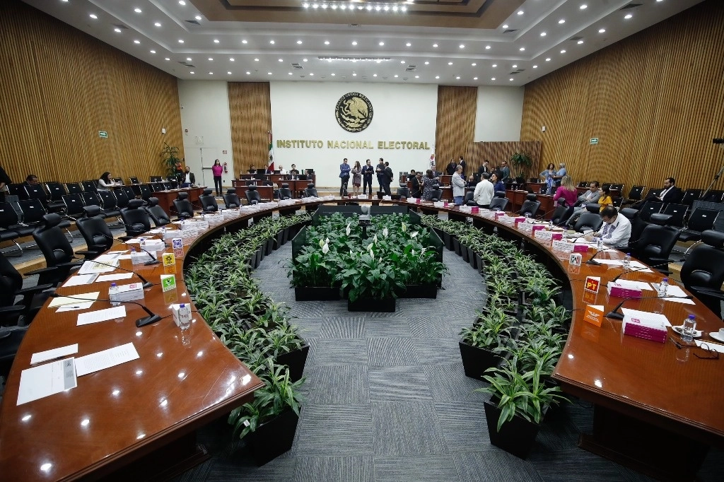 El consejo general del Instituto Nacional Electoral (INE) determinó que no hay condiciones jurídicas para brindar la elección judicial a los mexicanos residentes en el extranjero. Foto La Jornada/Archivo.