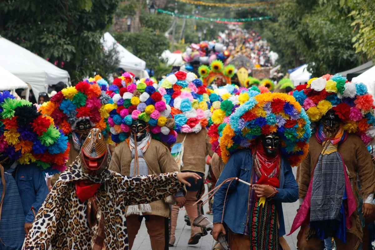 Colectivos y organizaciones de danzantes, advirtieron que la fiesta tradicional del Paseo del Pendón ha recibido amenazas de violencia, po lo que llamaron a no asistir. Foto 