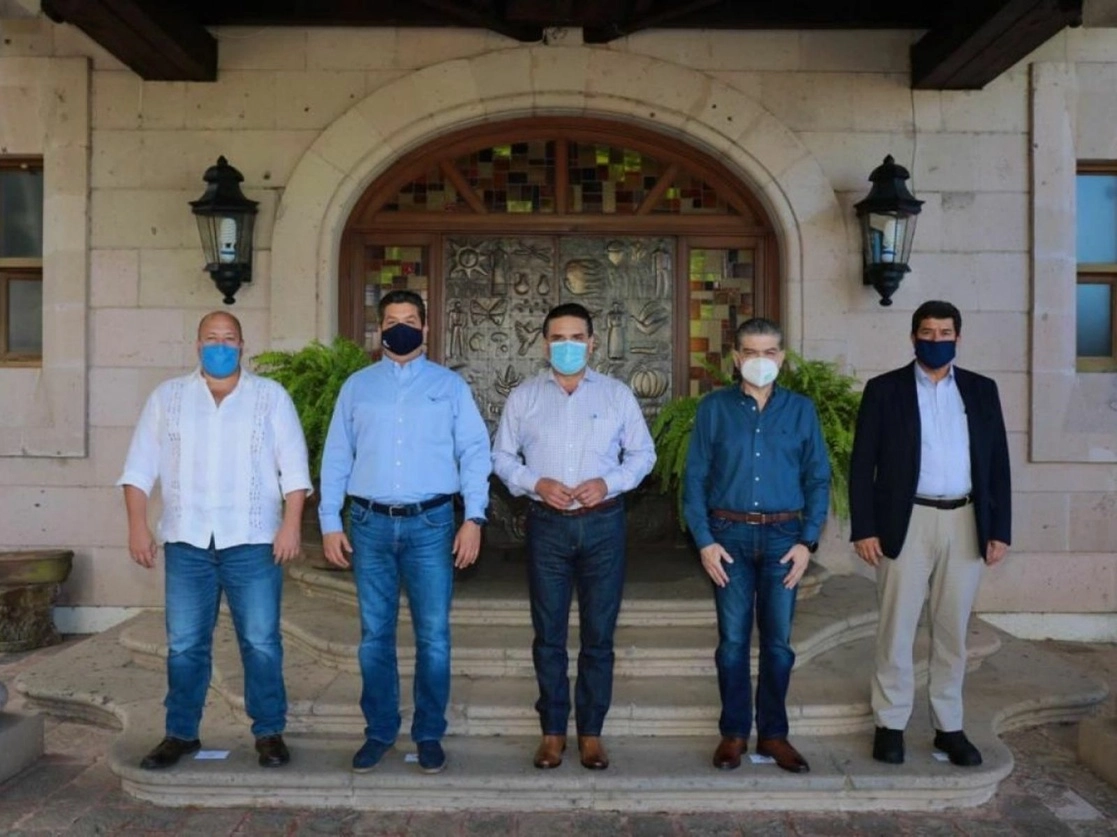 Los gobernadores integrantes de la Alianza Federalista, Enrique Alfaro, de Jalisco; Francisco García Cabeza de Vaca, de Tamaulipas; Silvano Aureoles Conejo, de Michoacán; Miguel Riquelme, de Coahuila; y Javier Corral, de Chihuahua. Foto Cuartoscuro / Archivo