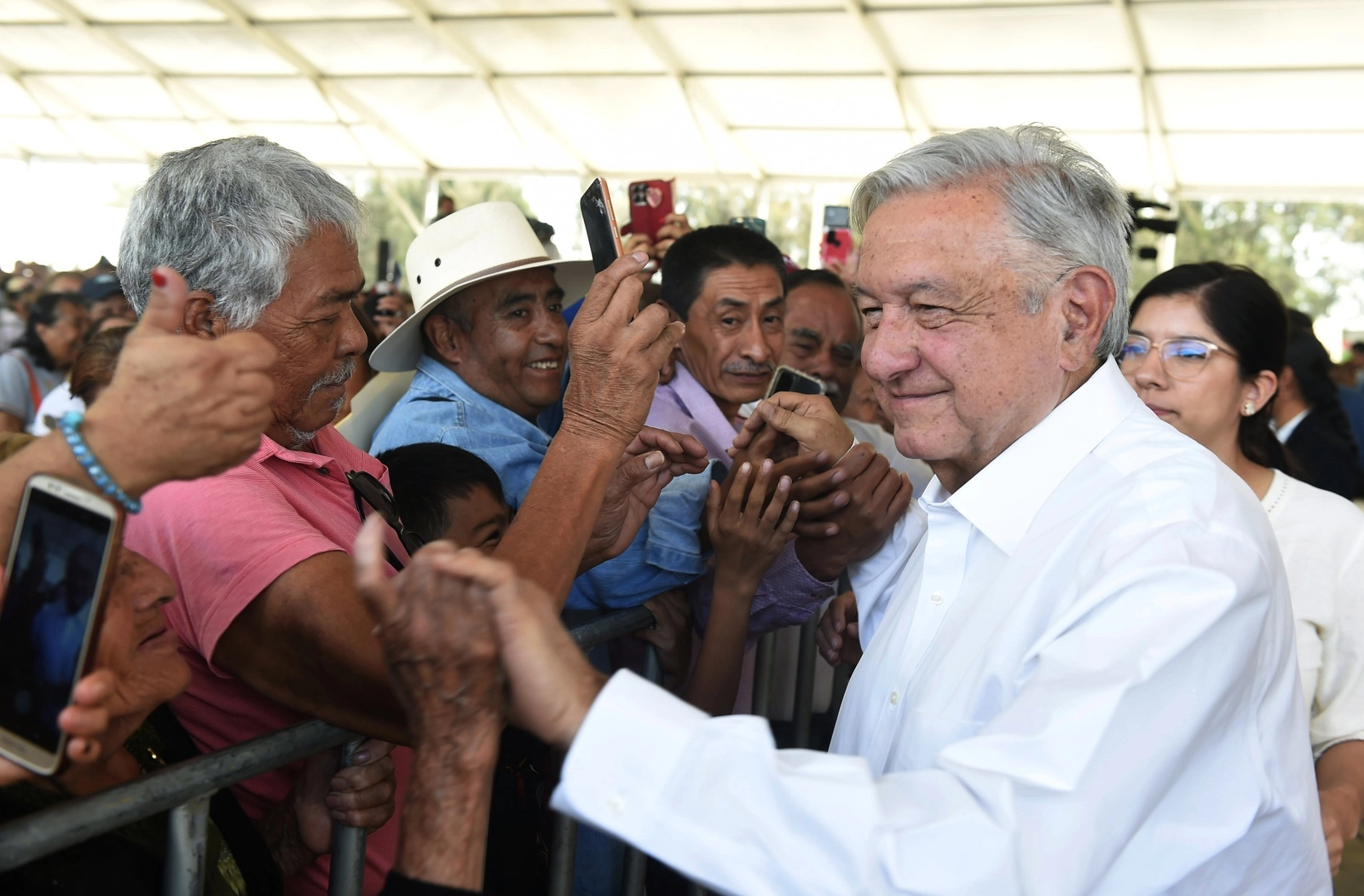 El presidente Andrés Manuel López Obrador durante su gira en Texcoco, Estado de México, el 30 de septiembre de 2023. Foto Presidencia