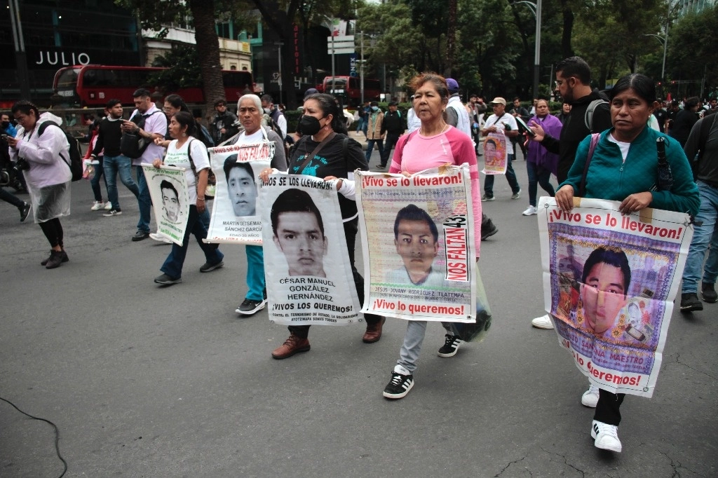 Protesta de familiares de los 43 jóvenes normalistas desaparecidos de Ayotzinapa. Foto Germán Canseco / Archivo 