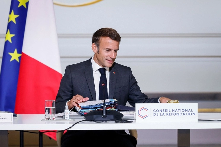 El presidente francés, Emmanuel Macron, dijo que ninguna bandera rusa debería ondear en los Juegos de París del próximo año. La imagen, el mandatario durante conferencia de prensa en el palacio del Elíseo, en París, 7 de septiembre de 2023. Foto Afp