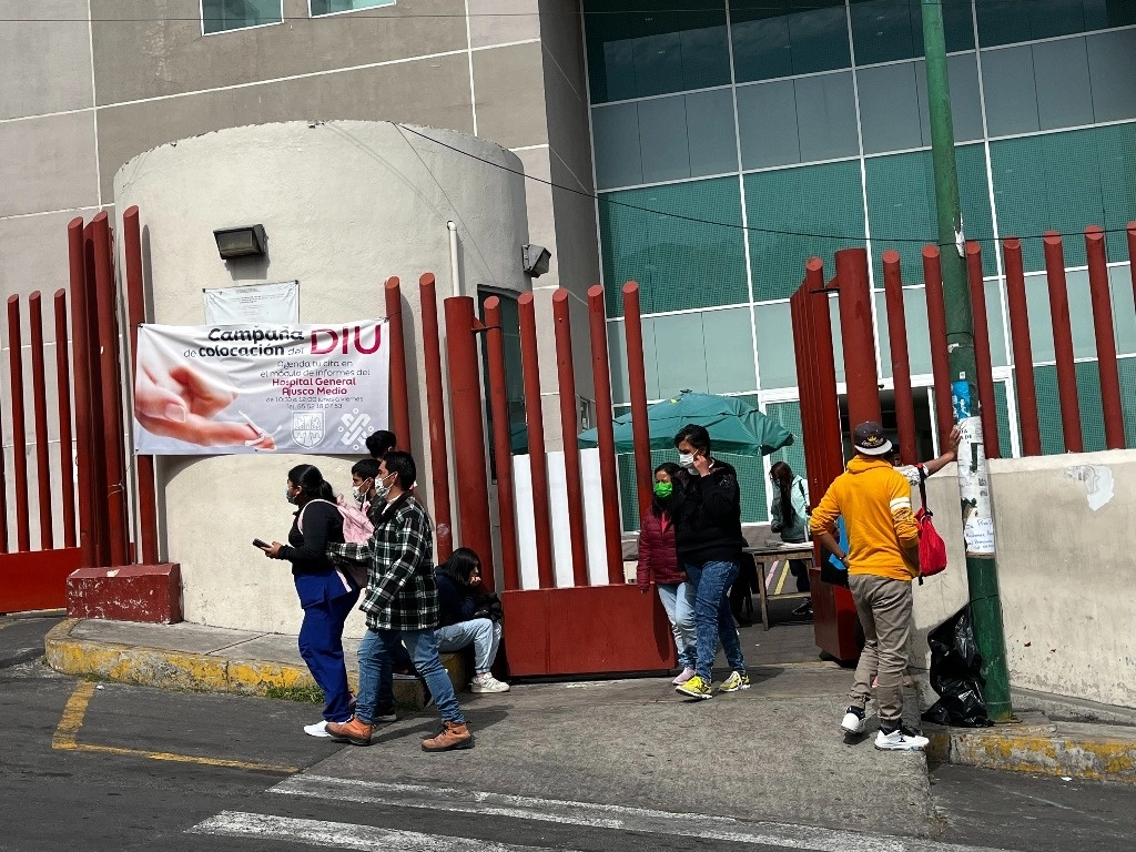 El aumento en la transmisión del virus causante del covid-19 que se ha observado en el país a partir de la segunda semana de mayo no ha tenido repercusión en los hospitales, informó el investigador e infectólogo Gustavo Reyes Terán. La imagen, del 18 de enero de 2024. Foto Luis Castillo