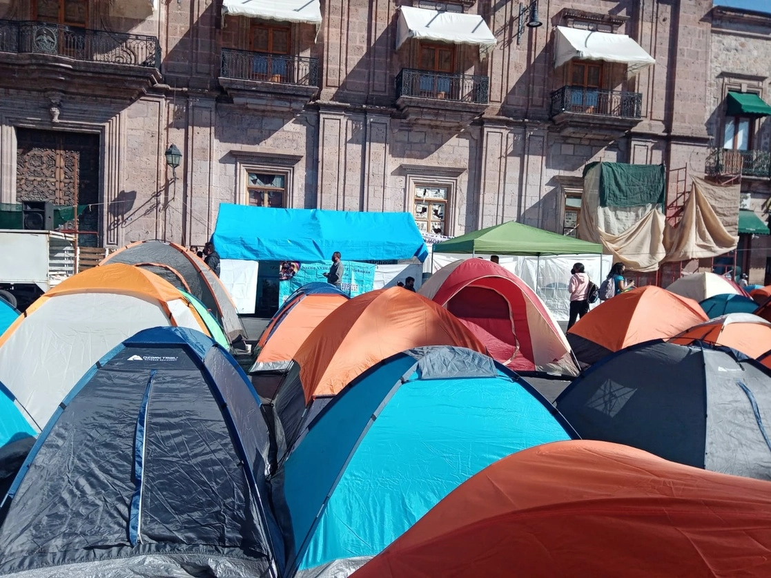 Demandan el pago de salarios a más de mil 200 trabajadores eventuales que desde hace dos años no cobran. Foto Ernesto Martínez