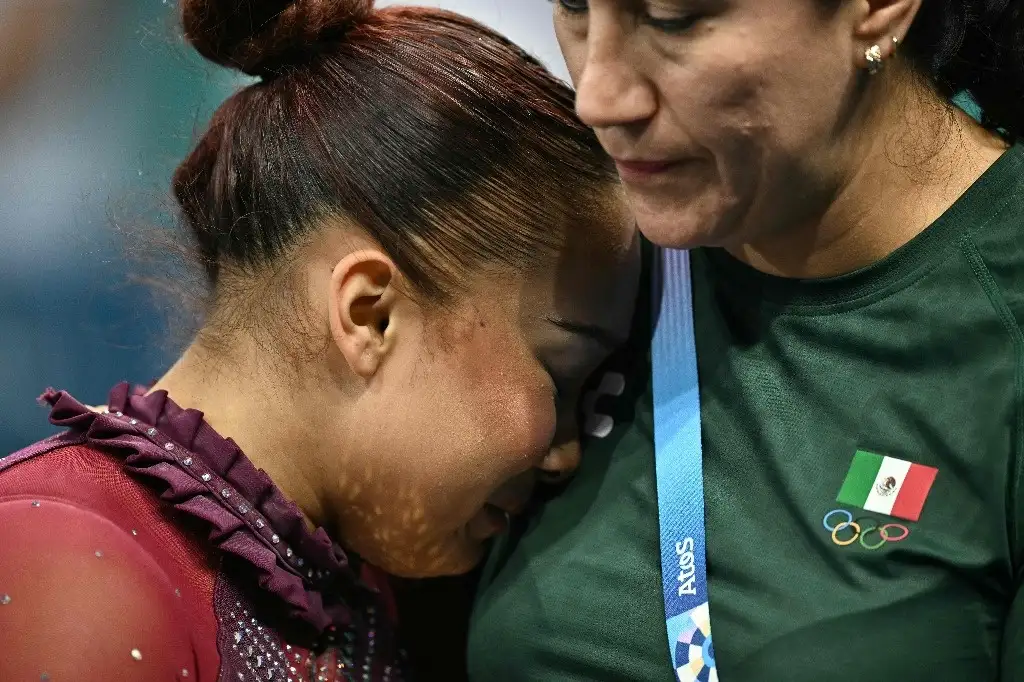 La gimnasta mexicana agradeció el apoyo que recibió por su participación en los juegos olímpicos, a pesar de su lesión. Foto Afp   
