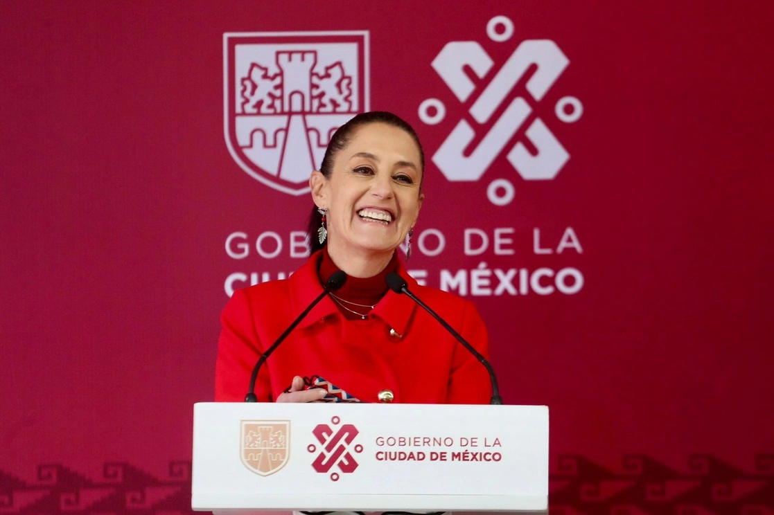 “No habrá suspensión de actividades y, como siempre, vamos a ser muy responsables, en caso de que veamos que aumentan los contagios, hospitalizaciones, daremos todas las orientaciones a la población”, afirmó la jefa del Gobierno capitalino durante la instalación del gabinete de seguridad y la mesa de construcción de paz en la alcaldía Iztapalapa, el 21 de diciembre de 2021. Foto Luis Castillo