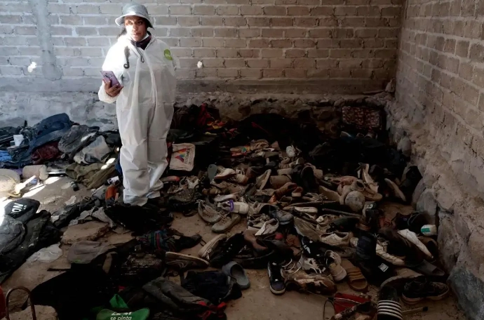 Crematorio clandestino en el rancho Izaguirre, ubicado en el municipio de Teuchitlán, Jalisco, donde se descubrieron al menos 400 zapatos y cientos de prendas de vestir, libretas y enseres domésticos.