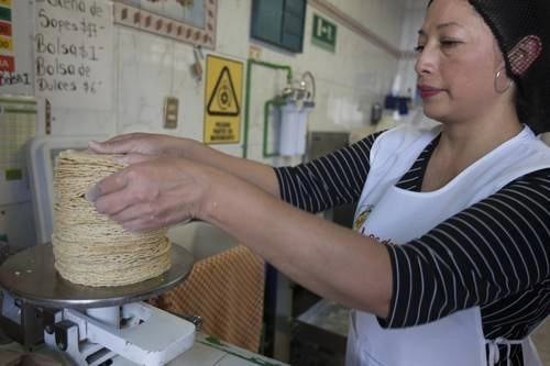 La Profeco indicó que es importante que los consumidores lo tomen como precio de referencia para evitar abusos. Foto Cristina Rodríguez/Archivo