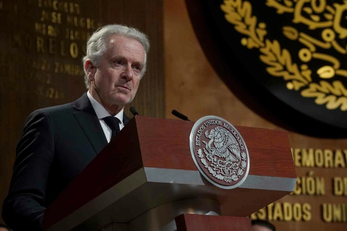 El presidente de la Cámara de Diputados, Santiago Creel, la ceremonia por el 106 aniversario de la Promulgación de la Constitución de 1917, en el Teatro de la República, en Querétaro, Querétaro, el 5 de febrero de 2023. Foto cortesía Presidencia