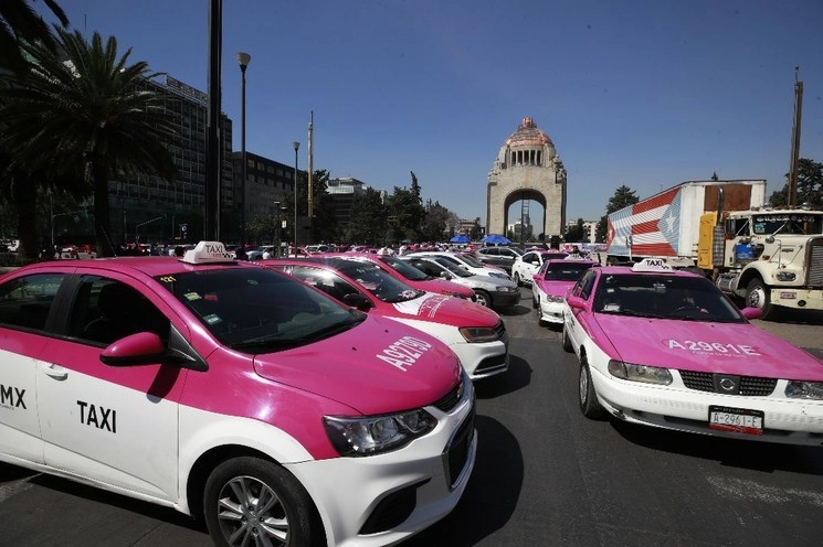 Taxistas protestan en la CDMX. Foto Alfredo Domínguez / Archivo