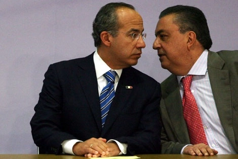 El ex presidente Felipe Calderón (izq) y el ex titular de Segob, Fernando Gómez-Mont, (der) en imagen de archivo. Foto José Antonio López