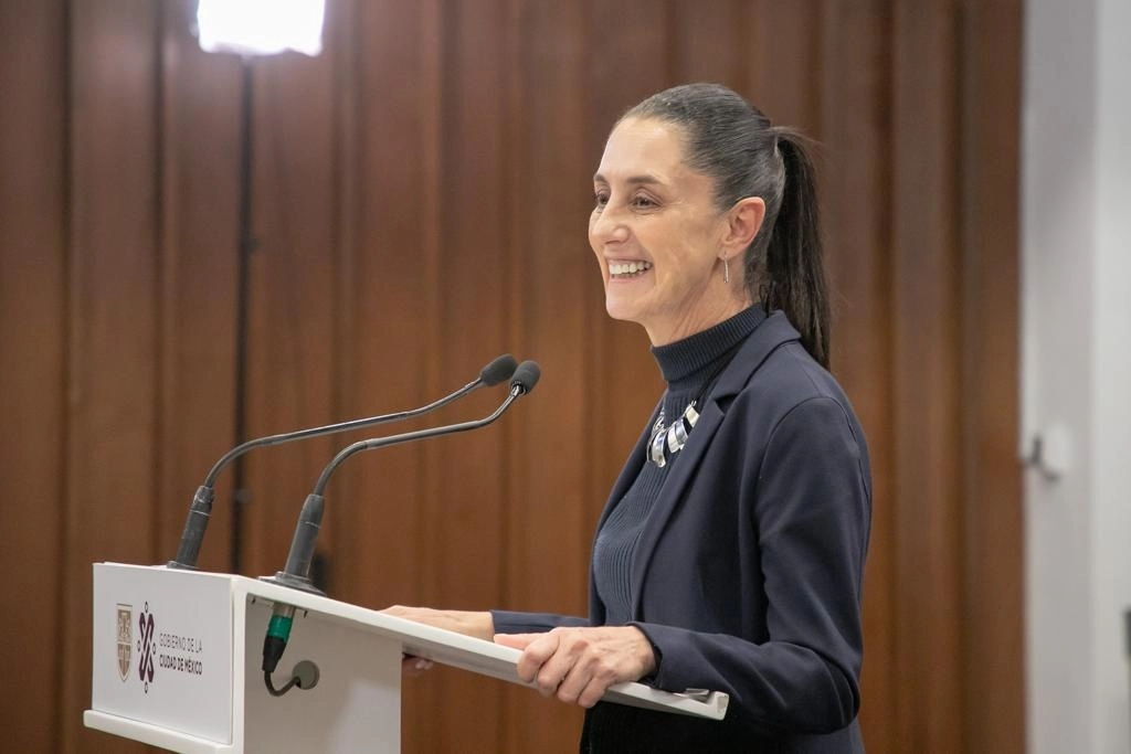 La jefa de Gobierno, Claudia Sheinbaum, señaló que con el objetivo de medir mejor el cobro del agua a los grandes usuarios, como hospitales privados y centros comerciales que consumen el líquido de manera importante, se sustituirán medidores. Foto ‘La Jornada’