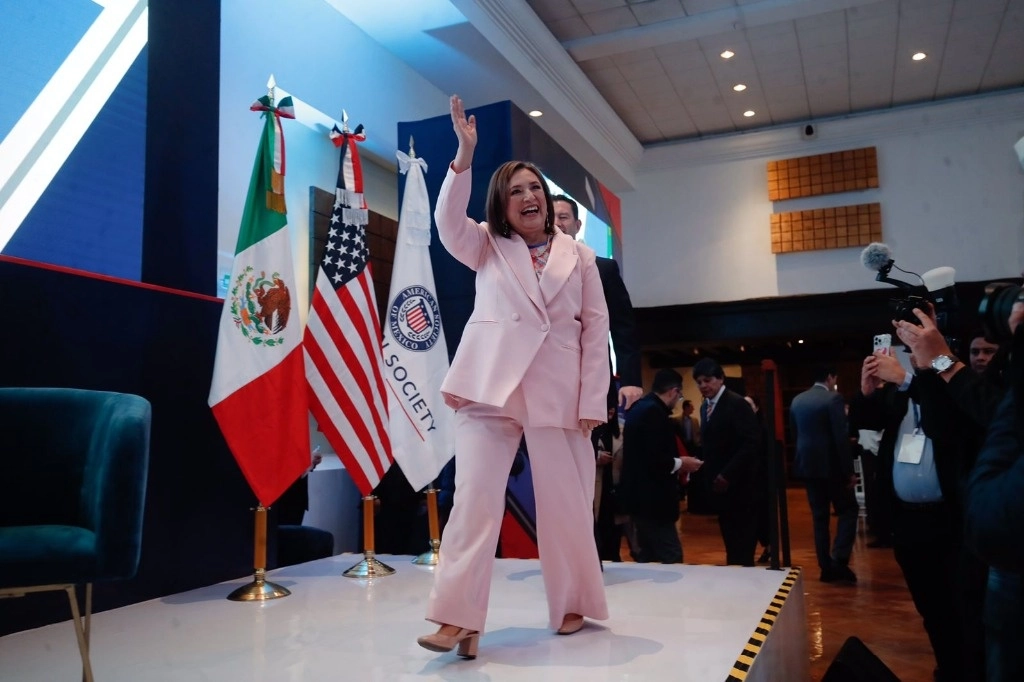La candidata presidencial del Frente Amplio por México, Xóchitl Gálvez, se reúne con integrantes de la American Society en un restaurante de la zona de Polanco, en la Ciudad de México, el 29 de enero de 2024. Foto Cristina Rodríguez