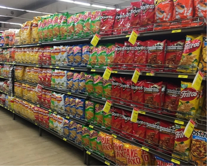 Morena presentó en el Congreso mexiquense una iniciativa para prohibir la venta de ‘comida chatarra’ a menores de edad. Foto José Antonio López/Archivo