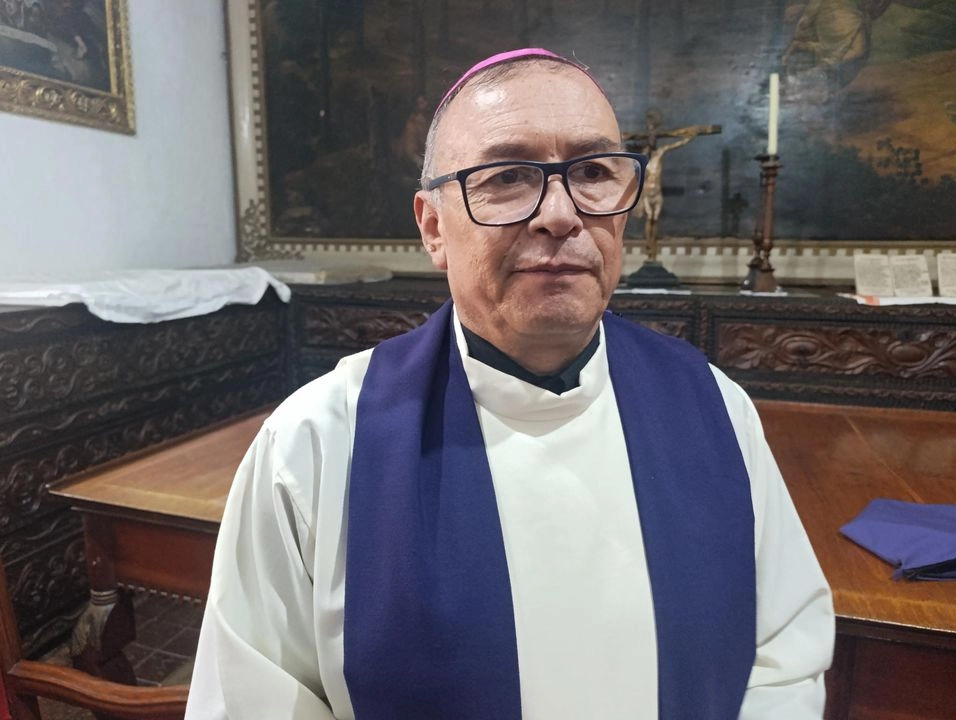 Antes de ser consagrado obispo auxiliar de la diócesis de San Cristóbal el 28 de agosto de 2020, López Alfaro se desempeñó como vicario parroquial en San Agustín, ubicada en el municipio de Teopisca; párroco en San Sebastián, Comitán; vicario de pastoral; director espiritual del Seminario de San Cristóbal y vicario general de 2017 a 2020.
