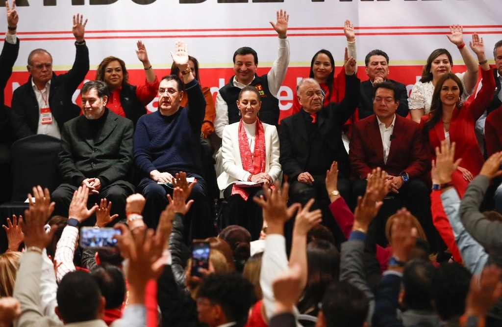 La candidata a la presidencia de Sigamos Haciendo Historia, Claudia Sheinbaum (c) durante la Convención Nacional Electoral del PT. Foto Víctor Camacho