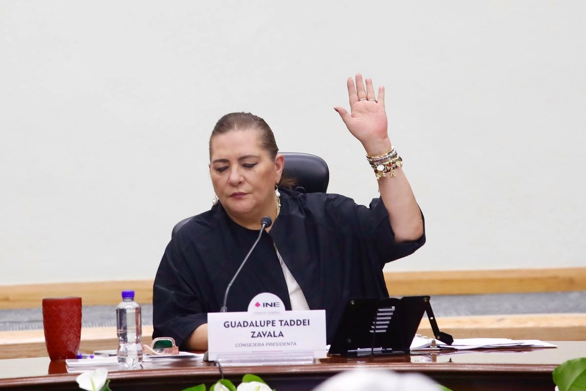 La presidenta del Instituto Nacional Electoral, Guadalupe Taddei, durante la sesión del Consejo General del INE, el 15 de julio de 2025. Foto 