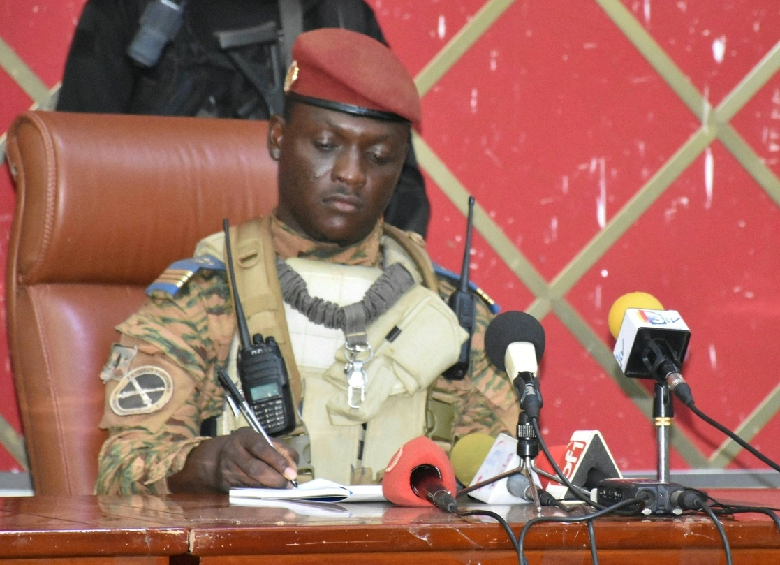 El capitán Ibrahim Traoré fue nombrado oficialmente presidente de Burkina Faso. Foto Afp