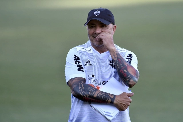 Jorge Sampaoli es el nuevo entrenador del Marsella, equipo que marcha en el lugar siete del torneo francés del futbol. Foto Afp  
 
