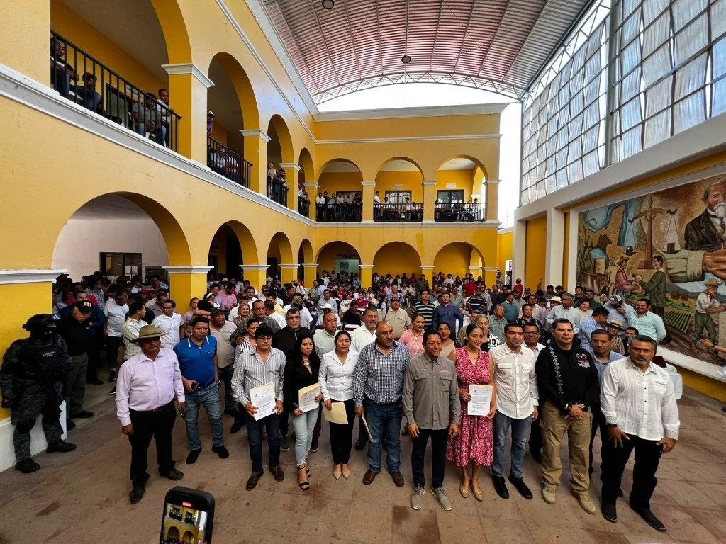 El concejo municipal fue integrado después de que los Integrantes del ayuntamiento de Frontera Comalapa, presentaran su renuncia ante el Congreso del estado el 9 de enero. Foto 'La Jornada'