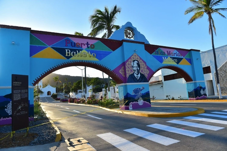 Puerto Balleto en Islas Marías, ahora Pueblo Mágico de Nayarit, fue remodelado para transportar pasajeros hacia la antigua prisión, que fue convertida en el Centro de Educación Ambiental, Turístico y Cultural “Muros de Agua-José Revueltas". Foto tomada del sitio https://lopezobrador.org.mx / Archivo