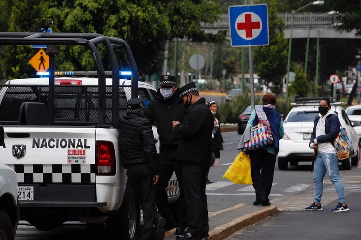 El Hospital Ángeles del Pedregal permanece custodiado toda vez que en su interior permanece Emilio Lozoya, y desde ahí ha iniciado a rendir declaraciones. Foto Cristina Rodríguez