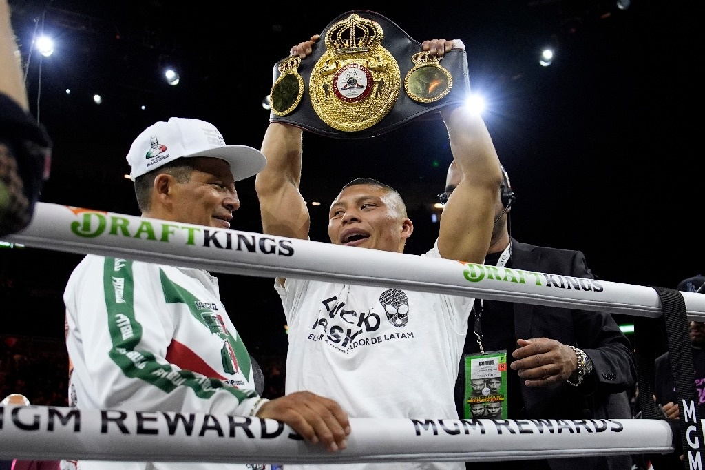 ‘Pitbull’ Cruz knocks out ‘Rolly’ Romero and is the new WBA champion