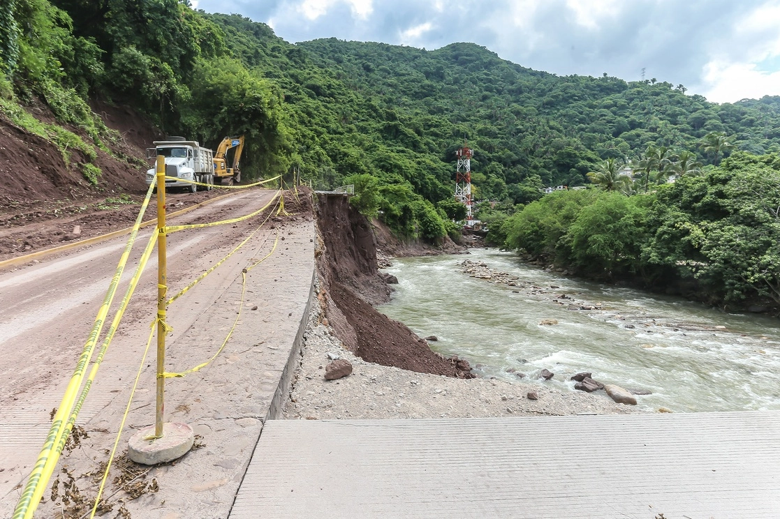 Captación de agua de los ríos en Puerto Vallarta. Foto La Jornada 