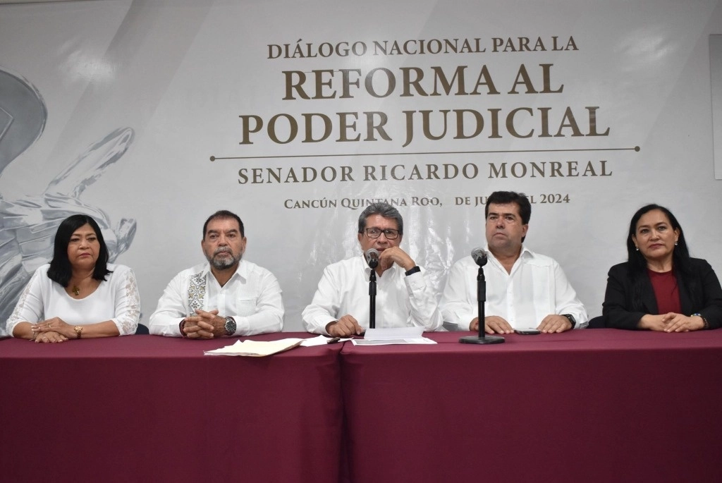 Ricardo Monreal, durante un foro sobre la Reforma al Poder Judicial en Quintana Roo. Foto Toomada de X @RicardoMonrealA