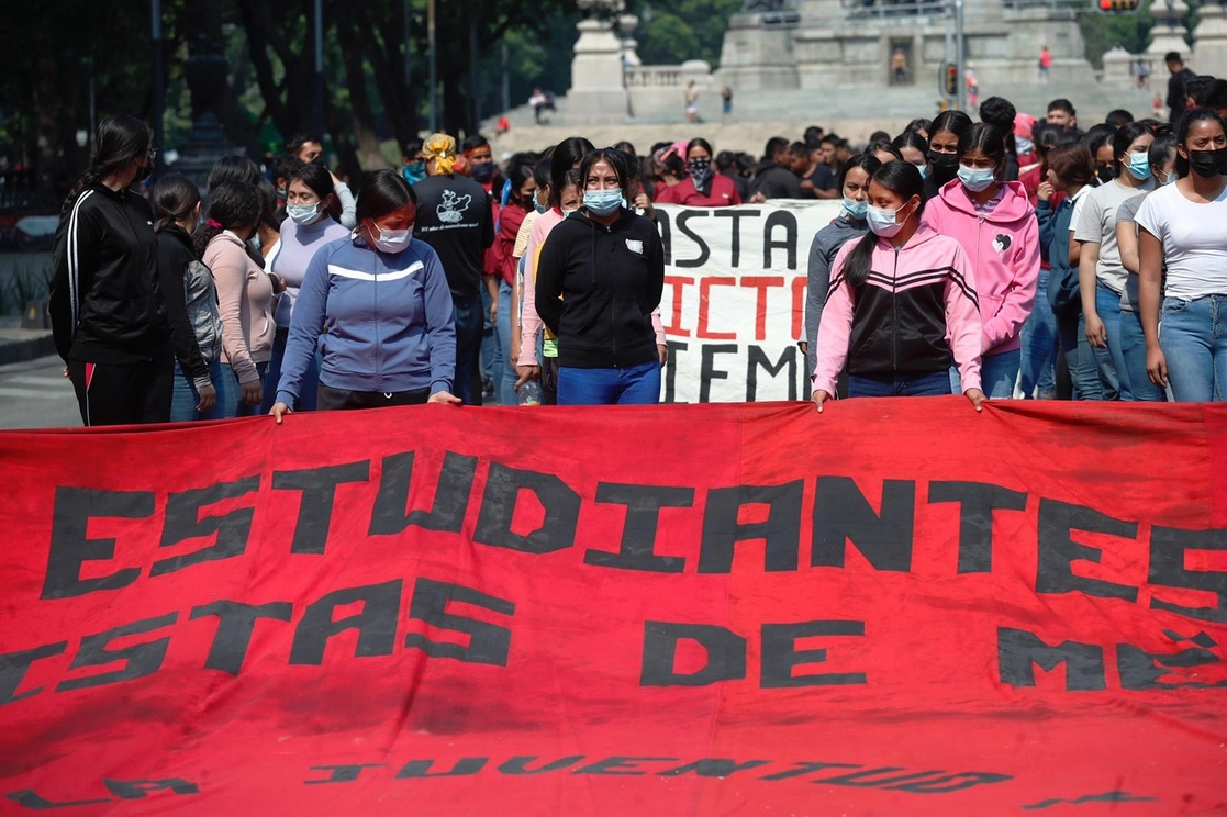 La Federación de Estudiantes Campesinos Socialistas de México marcharon por el centenario del normalismo rural. Foto Cristina Rodríguez