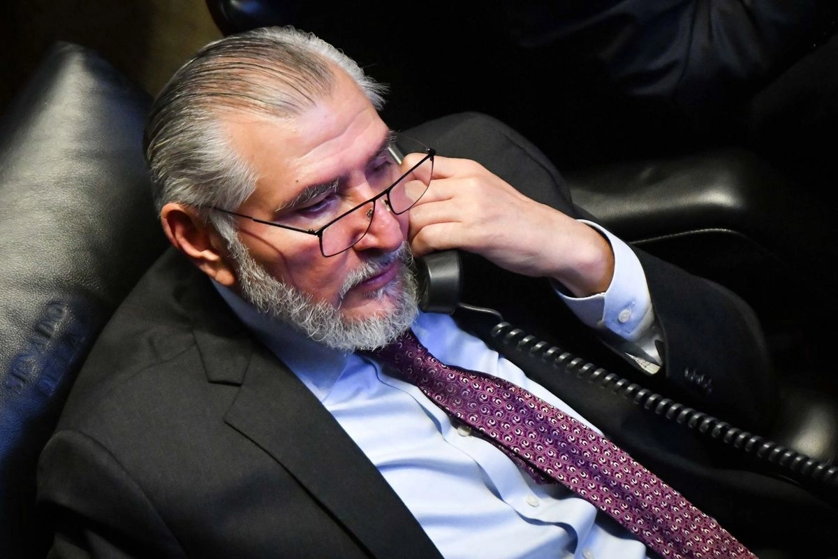 El senador morenista Adán Augusto López durante una sesión extraordinaria, el 26 de junio de 2025. Foto 