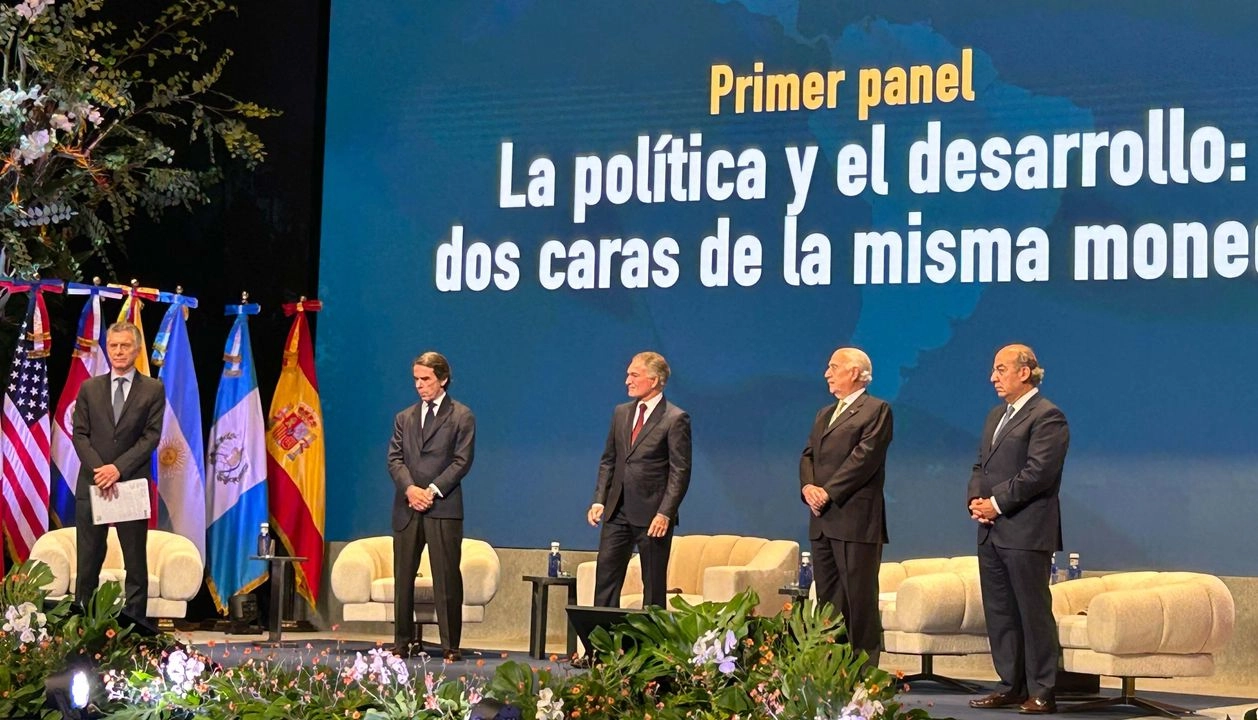 En un seminario en Madrid, Calderón terminó su intervención con una lastimera mezcla de quejumbre y reclamo: Hay preocupantes razones para que perdamos toda esperanza en este continente. Con la nueva administración en Estados Unidos no habrá intervención en América Latina.