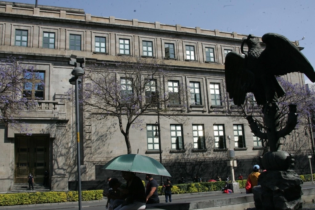 Fachada del edificio de la Suprema Corte de Justicia de la Nación, ubicado en José María Pino Suárez, en el Centro histórico. Foto Roberto García Rivas