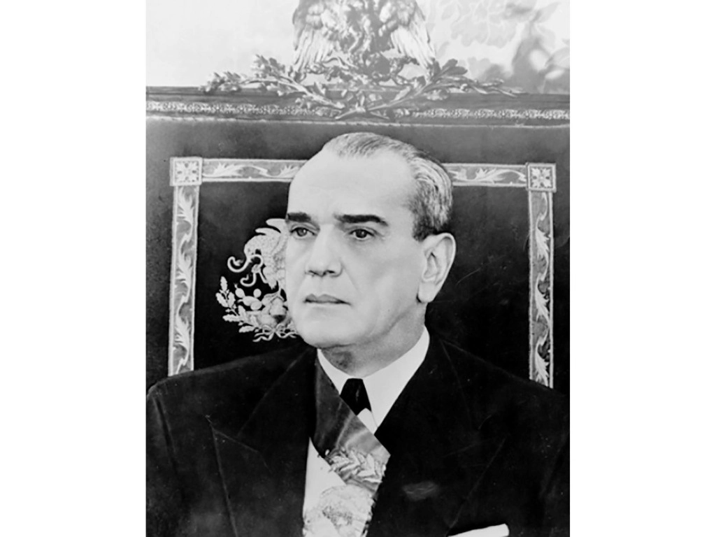Adolfo Ruiz Cortines fue presidente del 1º de diciembre de 1952 al 30 de noviembre de 1958 y propuso una reforma a la Constitución para que la mujer participara en la función electoral y municipal. Foto Instituto Nacional de Antropología e Historia
