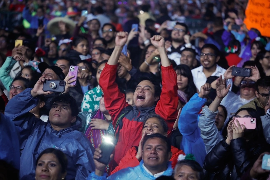 Cuándo se imaginó Abad y Queipo que a quien maldijo para la eternidad fuera vitoreado apenas hace dos semanas en la ceremonia del Grito. Foto Cristina Rodríguez