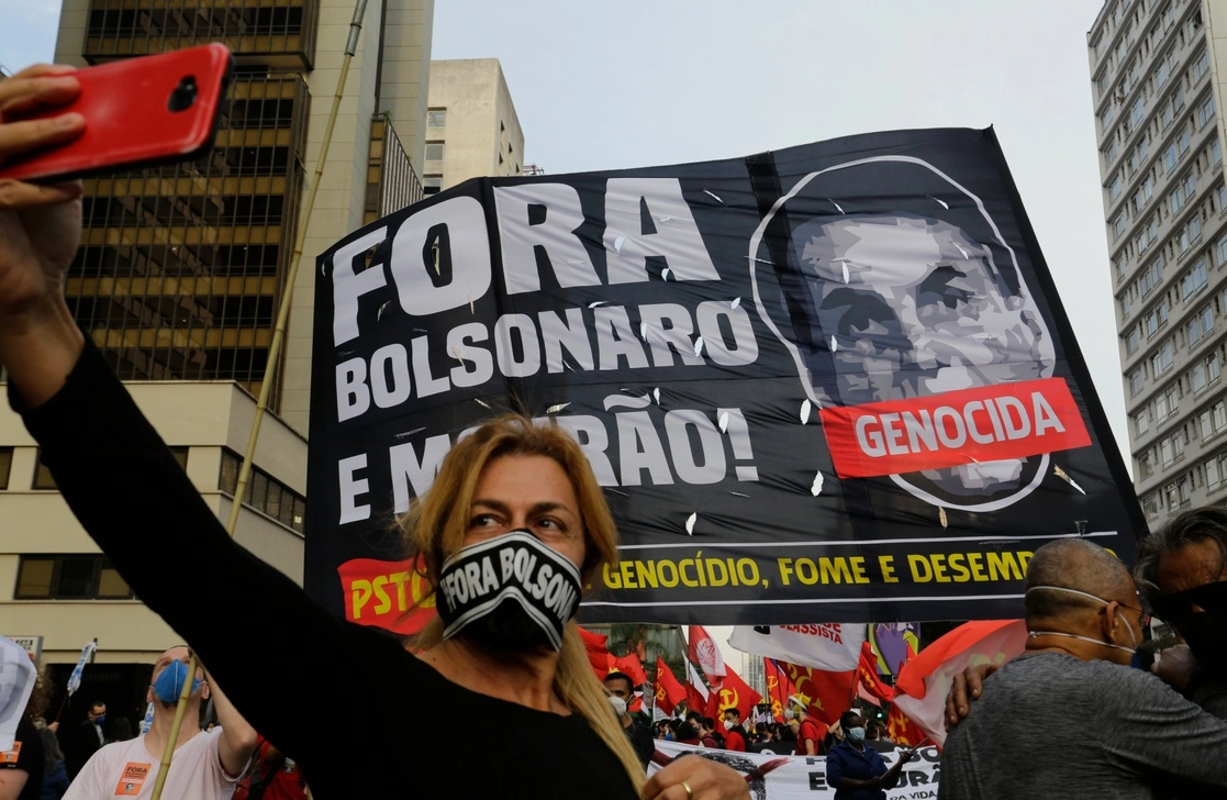 Protesta en Sao Paulo contra Jair Bolsonaro, presidente de Brasil. Foto Ap