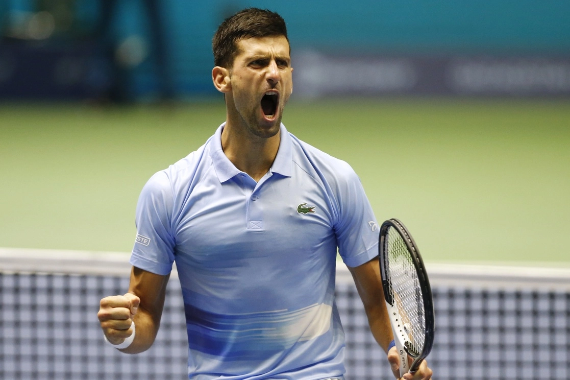 Novak Djokovic se instaló en la final del Abierto de Astana luego del retiro de Daniil Medvedev. Foto Ap