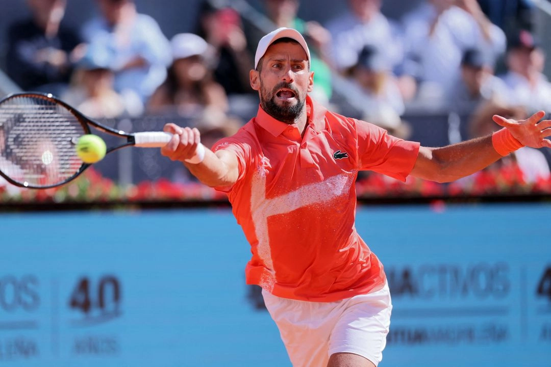 El serbio Novak Djokovic perdió en su debut en el Masters 1000 de Madrid ante el italiano Matteo Arnaldi; la siguiente competencia del número cinco del mundo será en el Masters 1000 de Roma. Foto 
