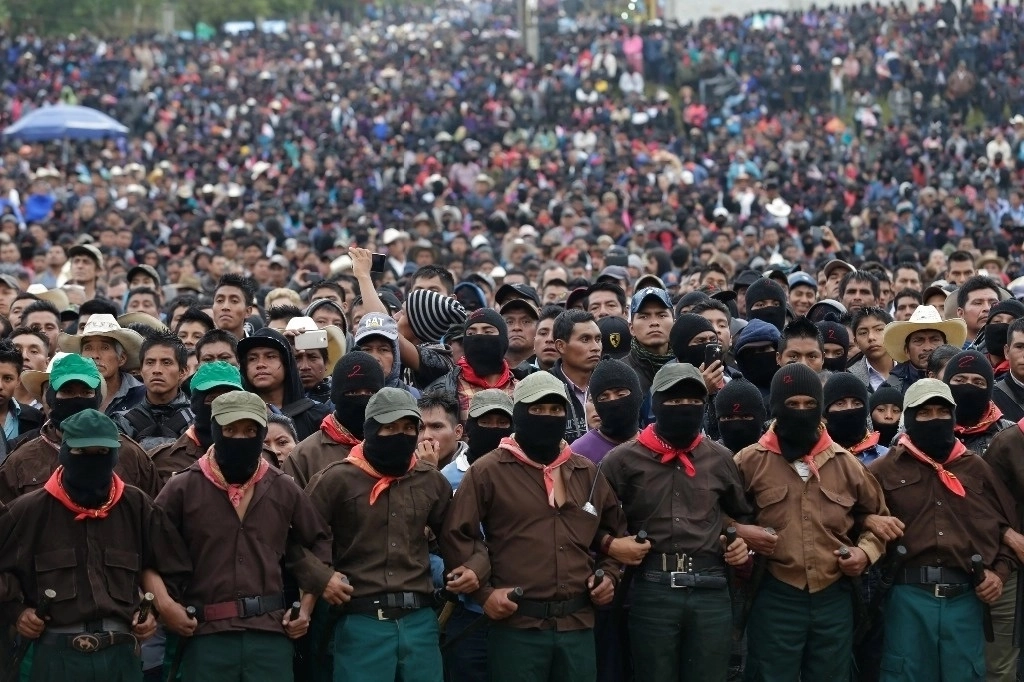 Zapatistas en el caracol de Oventic, en octubre de 2017. Foto. José Carlo González