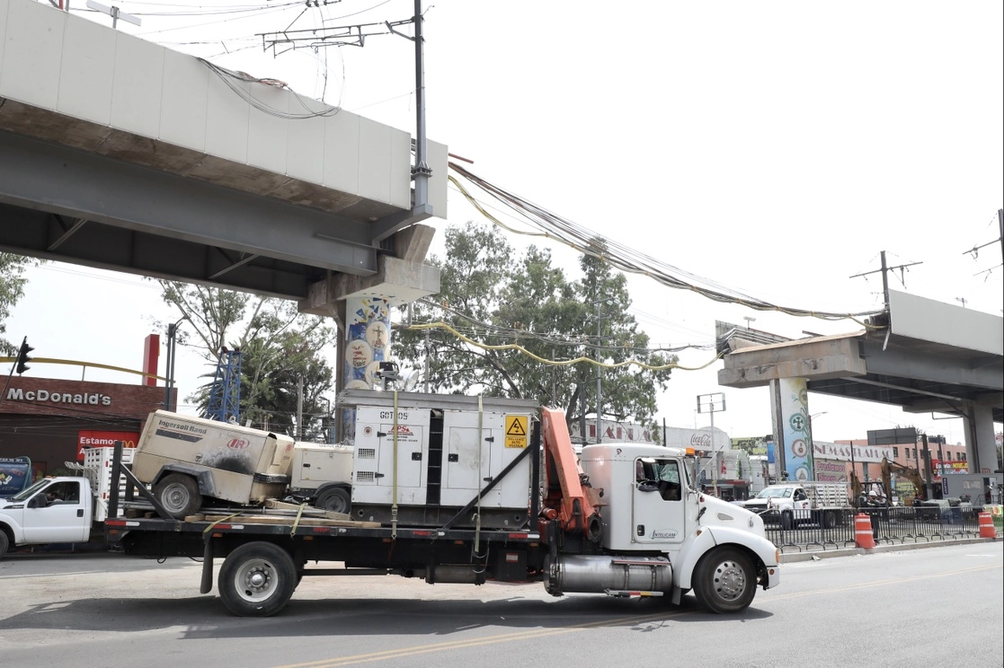Ayer, en la zona donde sucedió la tragedia de la Línea 12 del Metro de la Ciudad de México. Foto Roberto García Ortiz 