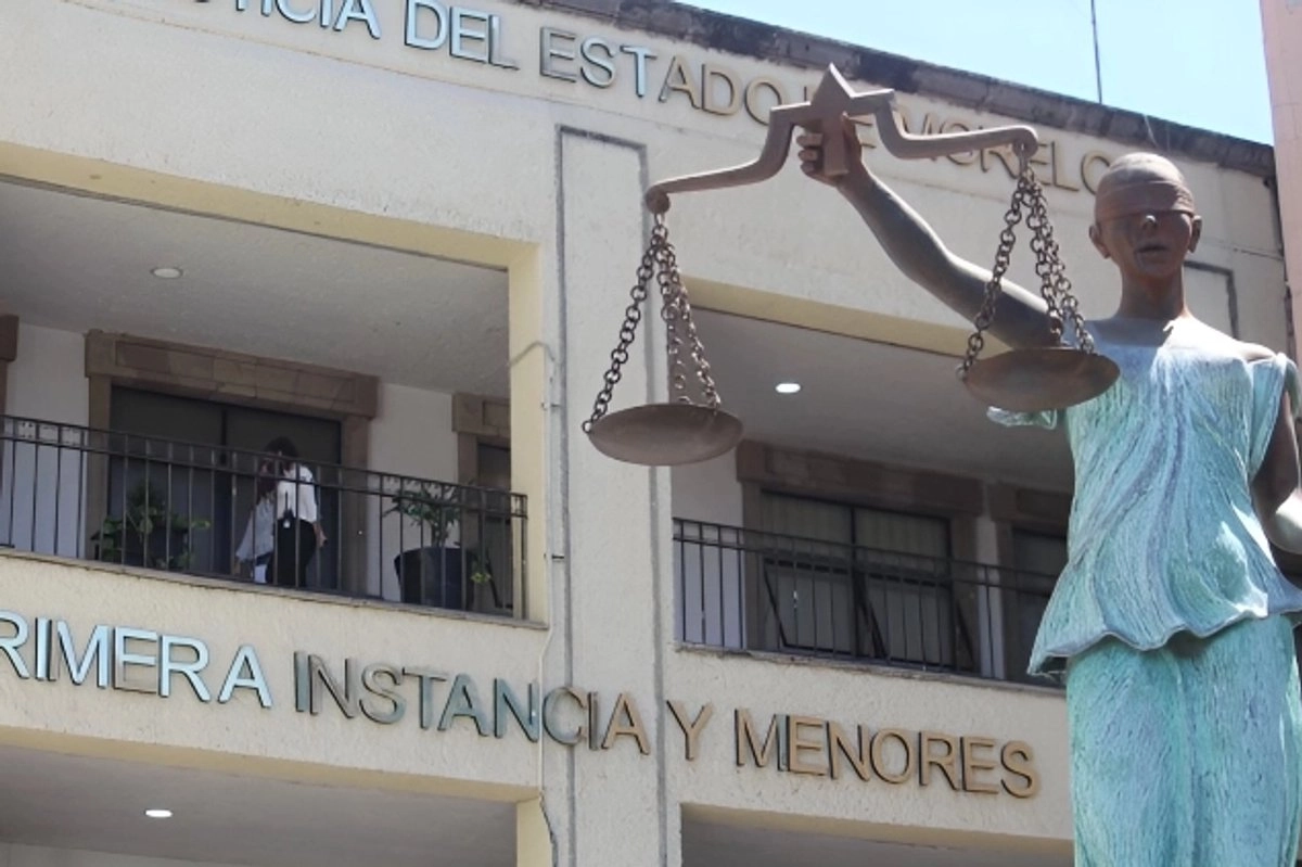 El artículo tercero transitorio del decreto de la ley de amparo parte de una premisa inconstitucional, pues dispone la aplicación retroactiva de la ley, vulnerando derechos adquiridos, consideró la BMA 