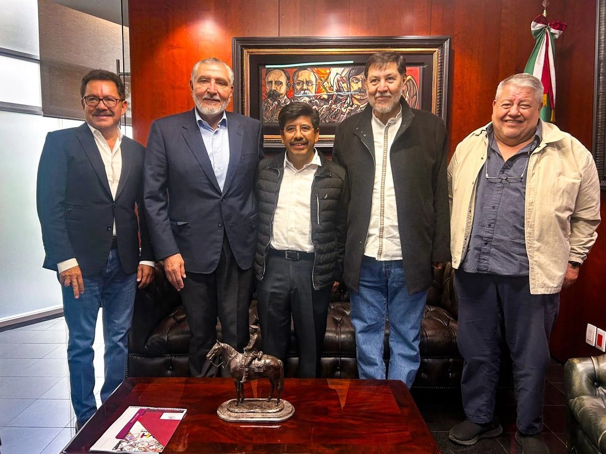 El ministro electo, Hugo Aguilar Ortiz (al centro), se  reunió en privado con los presidentes de los órganos de gobierno del Senado. En la imagen, los morenistas Ignacio Mier, Adán Augusto López y Gerardo Fernández Noroña. 