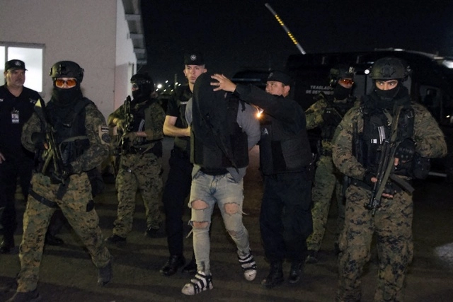 El 6 de septiembre pasado fue detenido otro sospechoso de atentar contra la vida de la vicepresidenta argentina, Cristina Fernández, en Buenos Aires. Foto Afp 